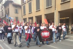 la delegazione dell'Agfa di Manerbio questa mattina alla manifestazione degli operai Riva Acciaio a Breno