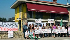 una foto della protesta alla ICC pubblicata dal quotidiano Bresciaoggi