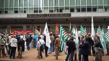 1.10.2013 presidio in regione per l'edilizia popolare (3)