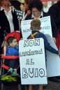 bambini, genitori e lavoratori nel presidio per salvare il centro non vedenti di brescia