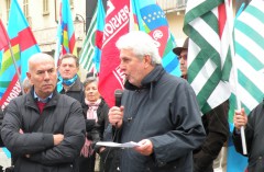 (3) presidio dei pensionati - Brescia 20.11.2014 - il segretario dei pensionati cisl alfonso rossini