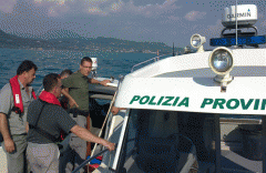 controlli della polizia provinciale sul lago di garda