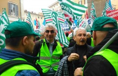 la delegazione della cisl funzione pubblica di brescia con il segretario nazionale della cisl fp giovanni faverin