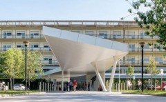 l'ingresso della poliambulanza