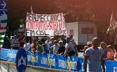 il gruppo della fim cisl in attesa del passaggio del giro d'italia